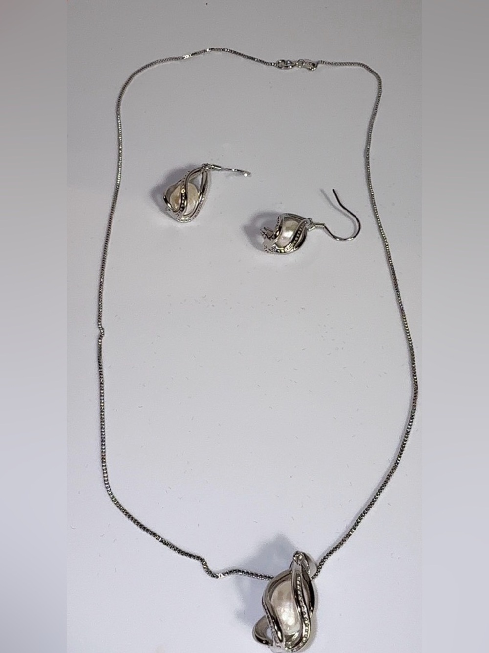 Vintage Style 925 Silver Freshwater Pearl Set (18" Necklace & Earrings)